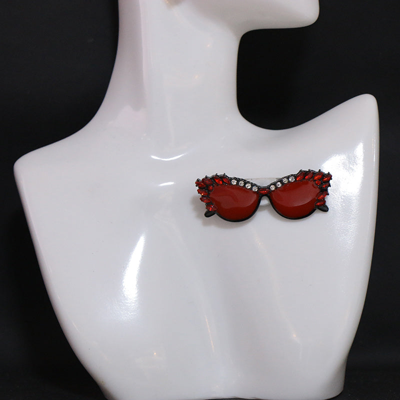 Elegant Rhinestone Sunglass-Inspired Brooch for Women Fashion Accessory