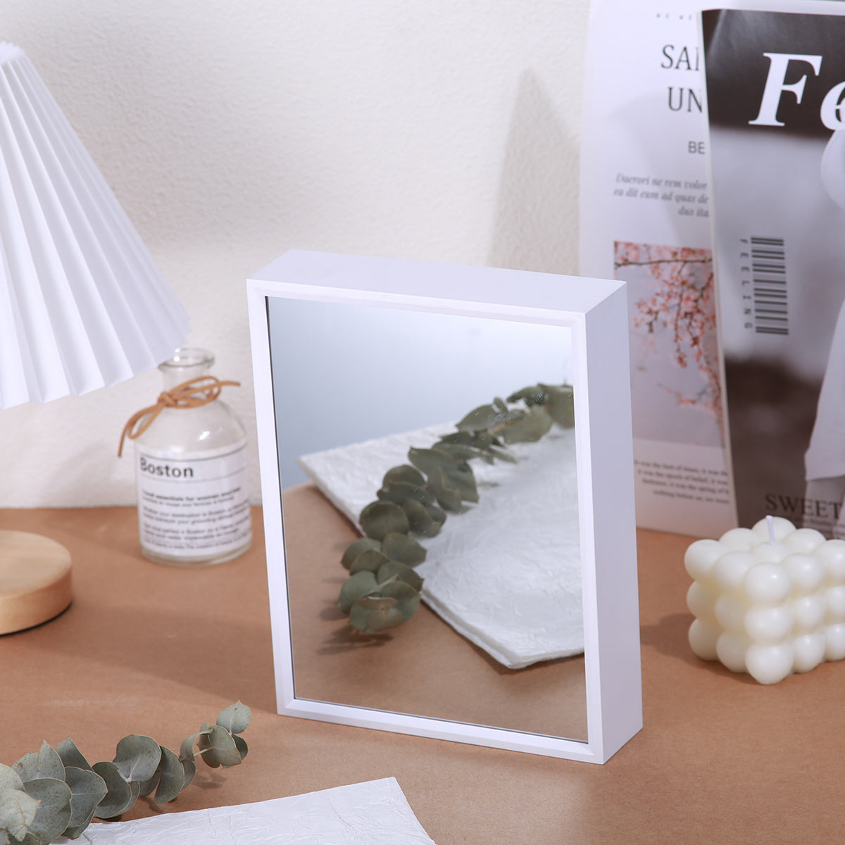 O'z joyingizni bizning Shaxsiylashtirilgan Foto Kecha Yoritgichi bilan sozlang, u maxsus oynali ramka va 3 ta rang variantiga ega. Bu do'stlar, tug'ilgan kunlar, to'ylar va bayram mavsumi uchun mukammal sovg'a bo'ladi.