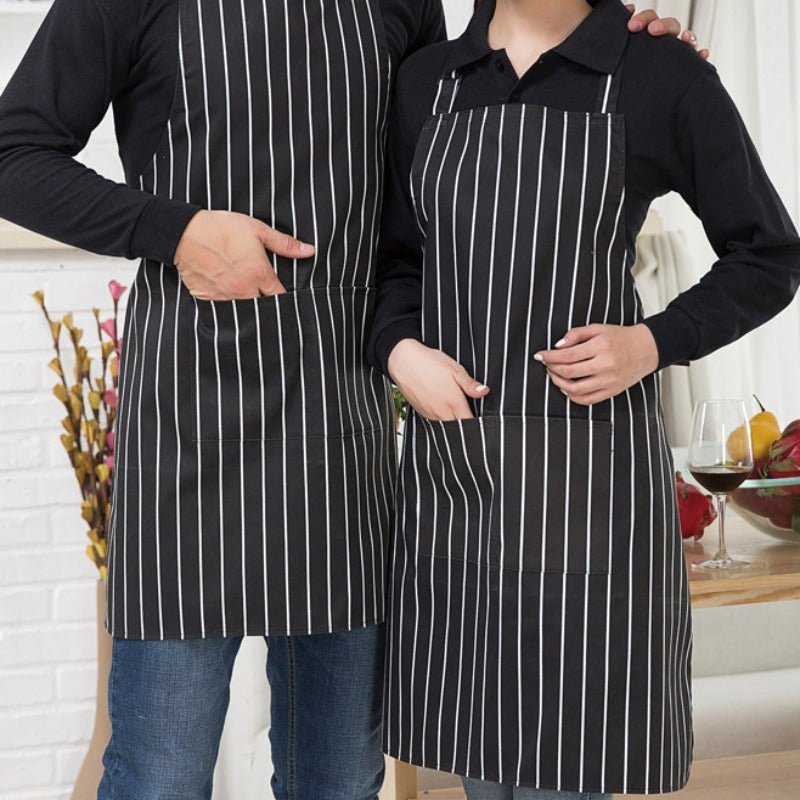 Bir parcha chiziqli oshpaz aproni mehmonxona va restoran oshpazlari uchun mo'ljallangan. Ushbu apron qahvaxonalar uchun ideal bo'lib, dog'larni oldini olish va oshxona jihozlarini toza saqlash uchun uzun bo'yinli osma dizaynga ega.