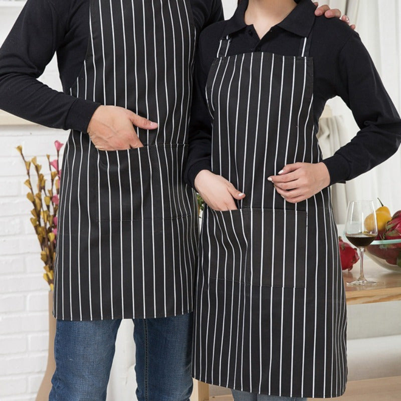 Bir parcha chiziqli oshpaz aproni mehmonxona va restoran oshpazlari uchun mo'ljallangan. Ushbu apron qahvaxonalar uchun ideal bo'lib, dog'larni oldini olish va oshxona jihozlarini toza saqlash uchun uzun bo'yinli osma dizaynga ega.