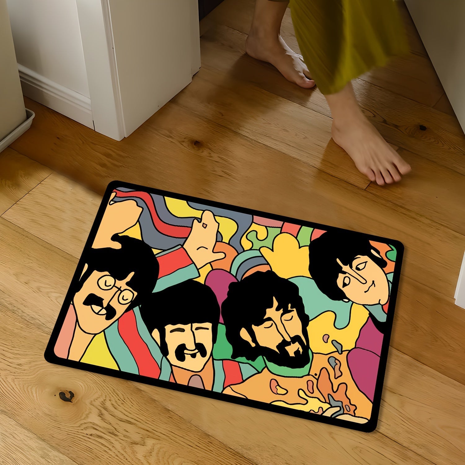 Klassik guruh dizayni bilan eshik tagi - Rok musiqasi muxlislari uchun ideal sovg'a, ichki va tashqi muhitda foydalanish uchun mos, mustahkam kauchuk orqa qismi, polyester tolalaridan tayyorlangan, faqat qo'lda yuvish kerak.