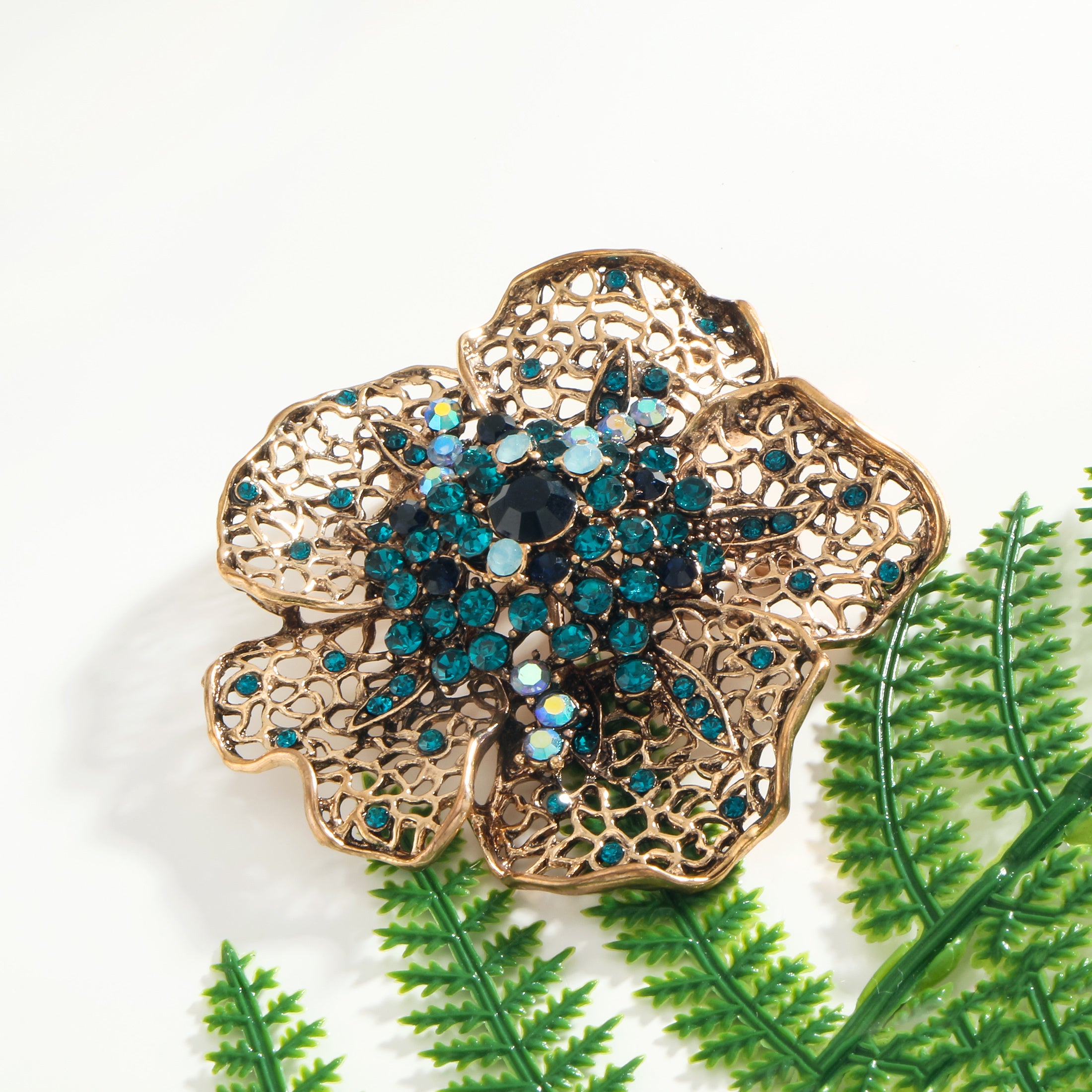 Women’s Rhinestone Flower Brooch Pin Hypoallergenic Jewelry for Daily Wear or Gifting