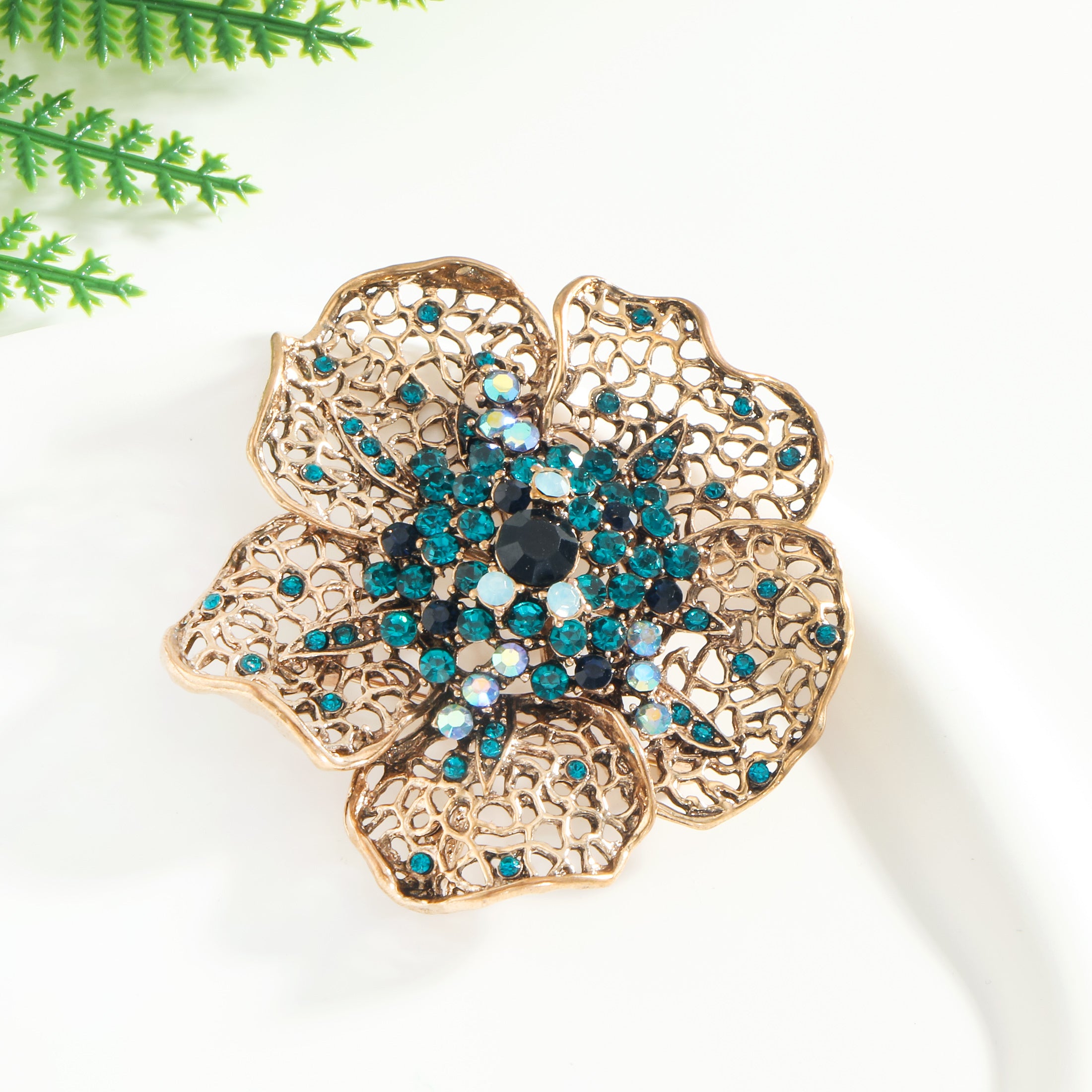Women’s Rhinestone Flower Brooch Pin Hypoallergenic Jewelry for Daily Wear or Gifting