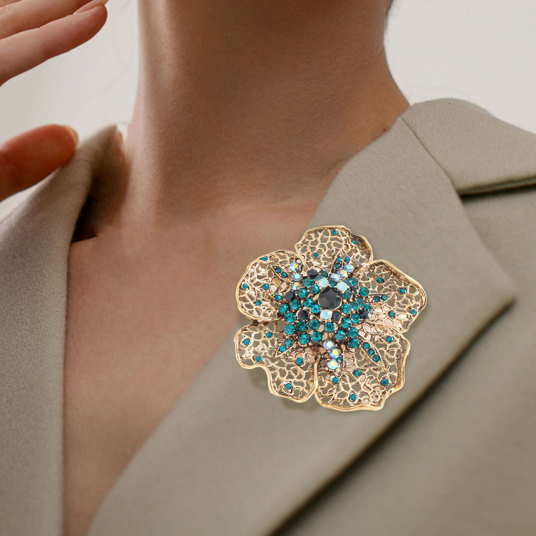 Women’s Rhinestone Flower Brooch Pin Hypoallergenic Jewelry for Daily Wear or Gifting