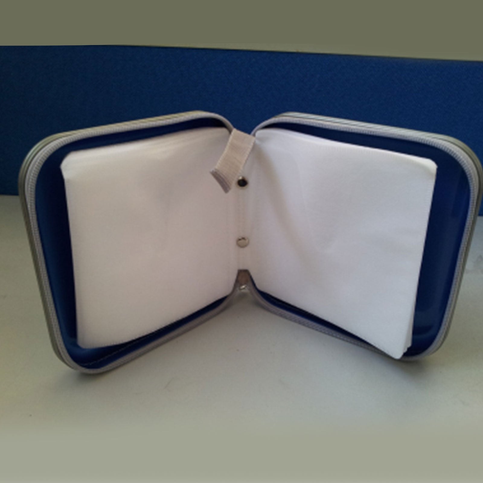 White Vintage Style Plastic CD Case Organizer 40pcs Lightweight Edge Paint