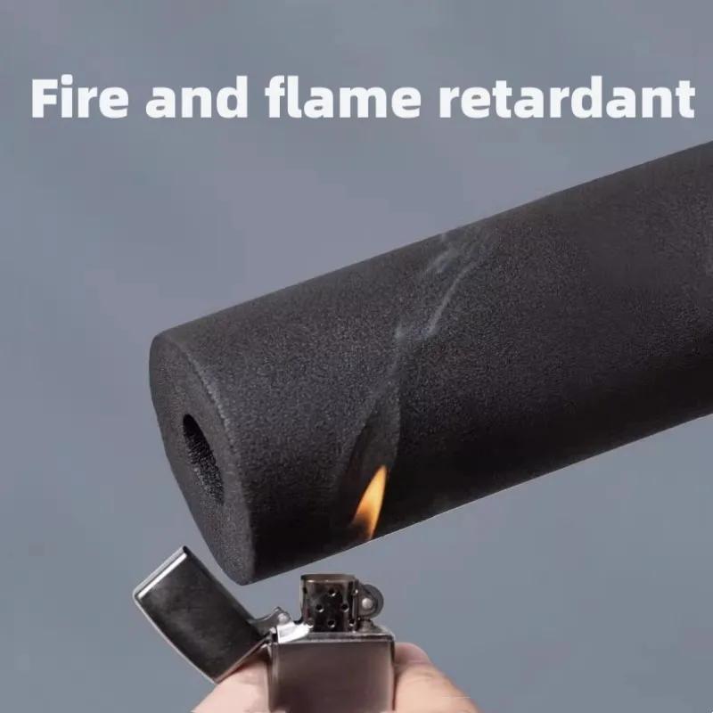 Водонепроницаемая черная трубка из губчатой резины длиной 170,69 см, предназначенная для использования в качестве теплоизоляционного трубчатого защитного кожуха в системах отопления, охлаждения и очистки воздуха.