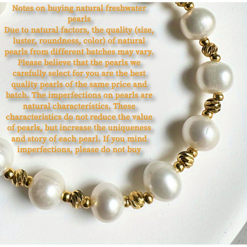 Vintage uslubidagi bilaguzuk, hashamatli tabiiy shirin marvaridlar bilan tayyorlangan - to'ylar, festival va maxsus tadbirlar uchun ideal. Ajoyib dizayni bilan go'zal qo'l mehnati, darhol kiyish uchun tayyor, nafis sovg'a qutisida taqdim etilgan.