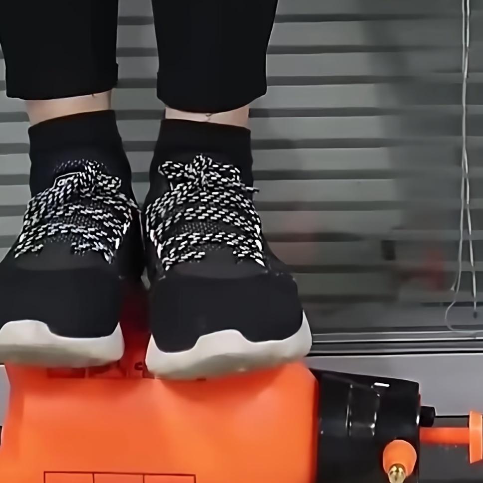 2/3L High-Pressure Garden Sprayer with Adjustable Nozzle for Lawn and Home Cleaning