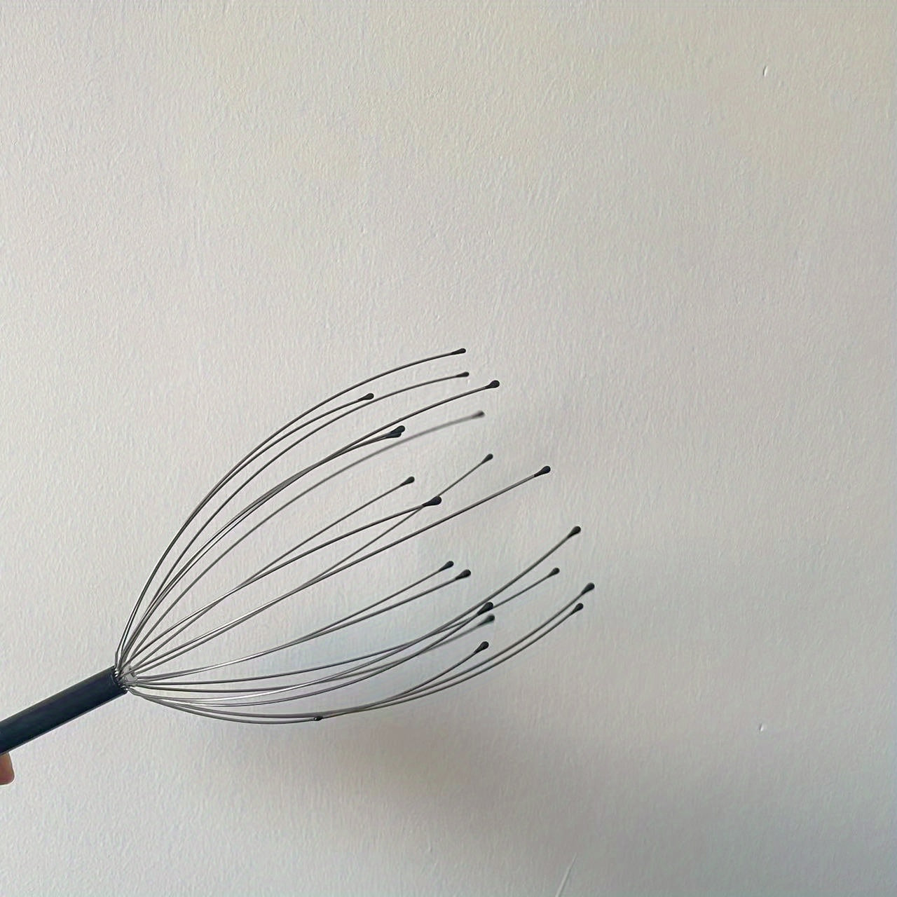 Masajeador de cuero cabelludo de acero inoxidable con 20 crestas para dedos para relajación profunda y regalo