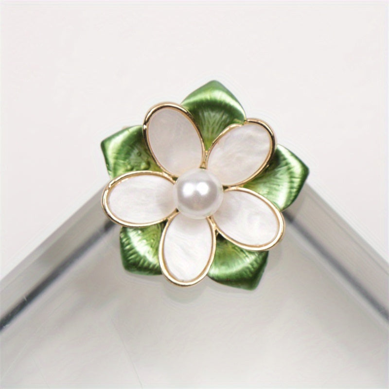 Women's Freshwater Pearl Brooch Vintage Floral Pin for Cardigans and Sweaters