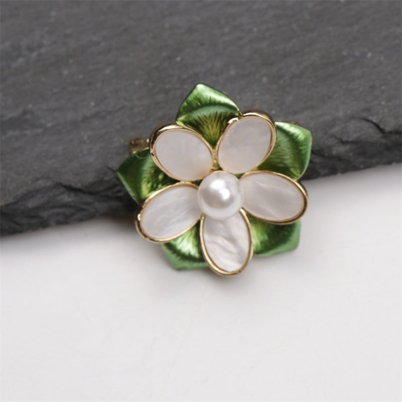 Women's Freshwater Pearl Brooch Vintage Floral Pin for Cardigans and Sweaters