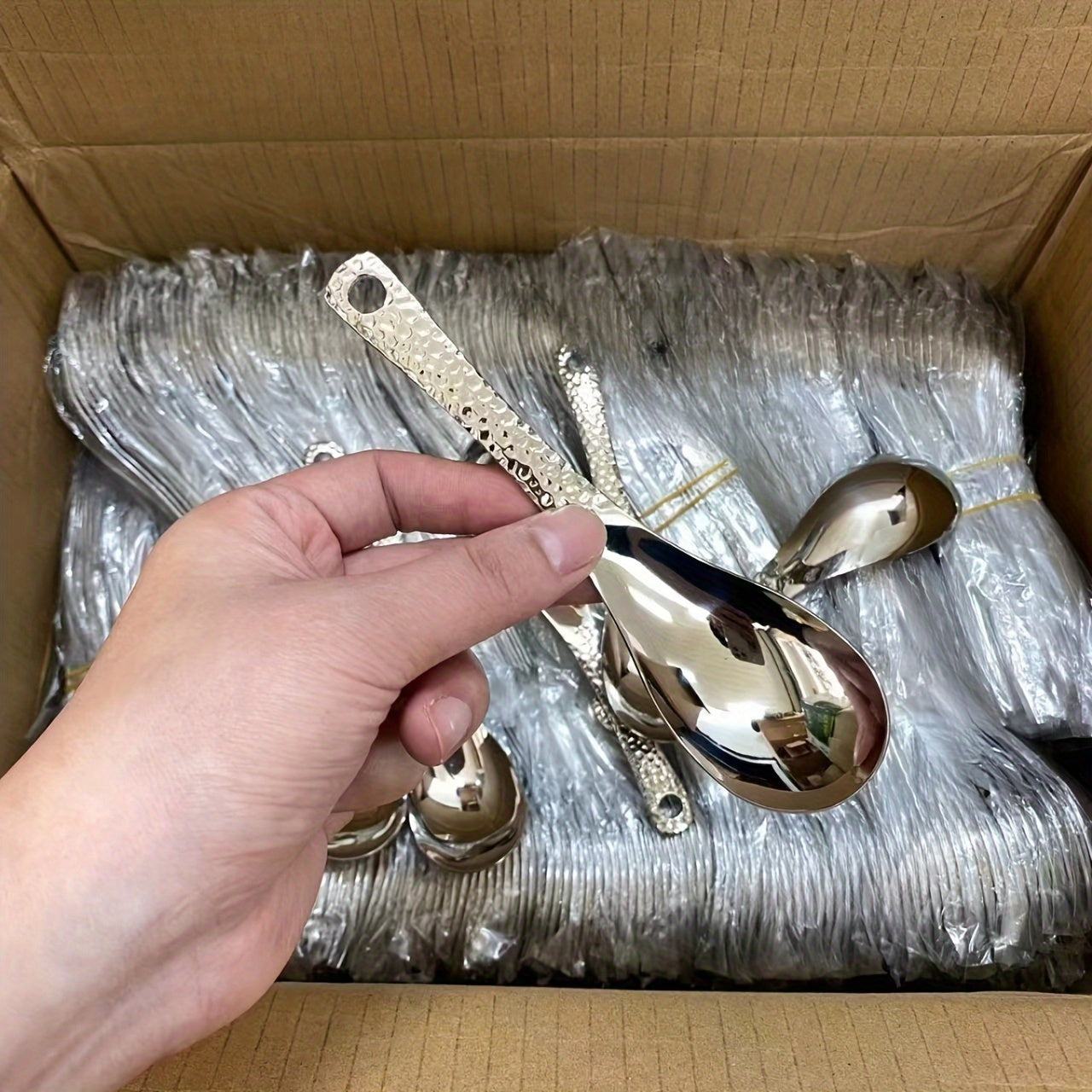 4-to‘rtlik zanglamaydigan po‘latdan yasalgan shirinlik qoshiqchalari to‘plami, osilgan saqlash sumkasi bilan