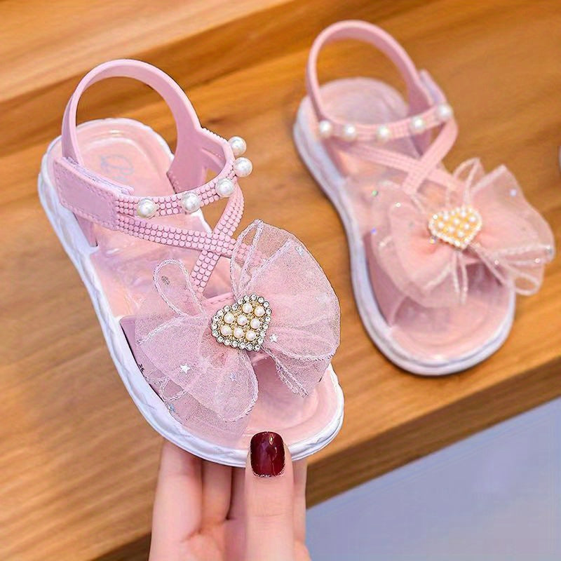 Детские принцессы сандалии с сердечком и цветочным дизайном, нескользящая мягкая подошва для пляжа и лета