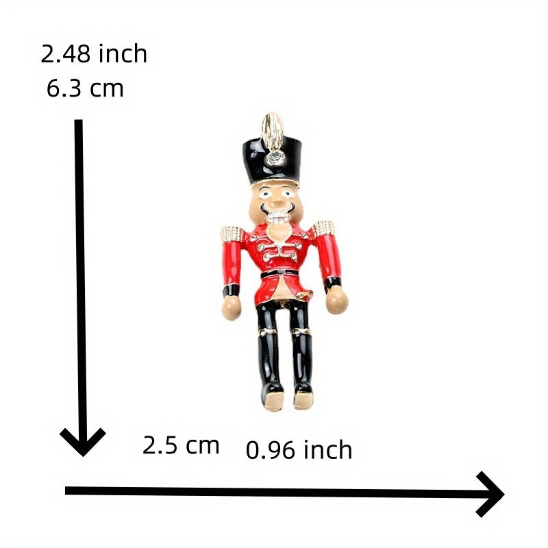 Vintage Nutcracker dizaynidan ilhomlangan emal pin, saroy uslubidagi askar dizayni va tomchilatib yog' tushirish effekti bilan. Zamonaviy ayollar uchun nozik aksessuar.