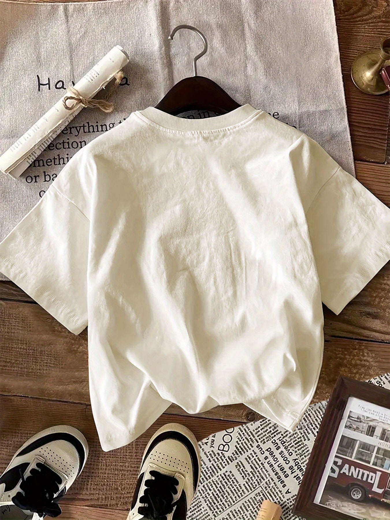 Unisex paxta krujka yoqa t-shirt, 'Sevuvchi Xudoning Yashovchi Dalili' alifbo va kamon print dizayni bilan, barcha fasllar uchun mos.