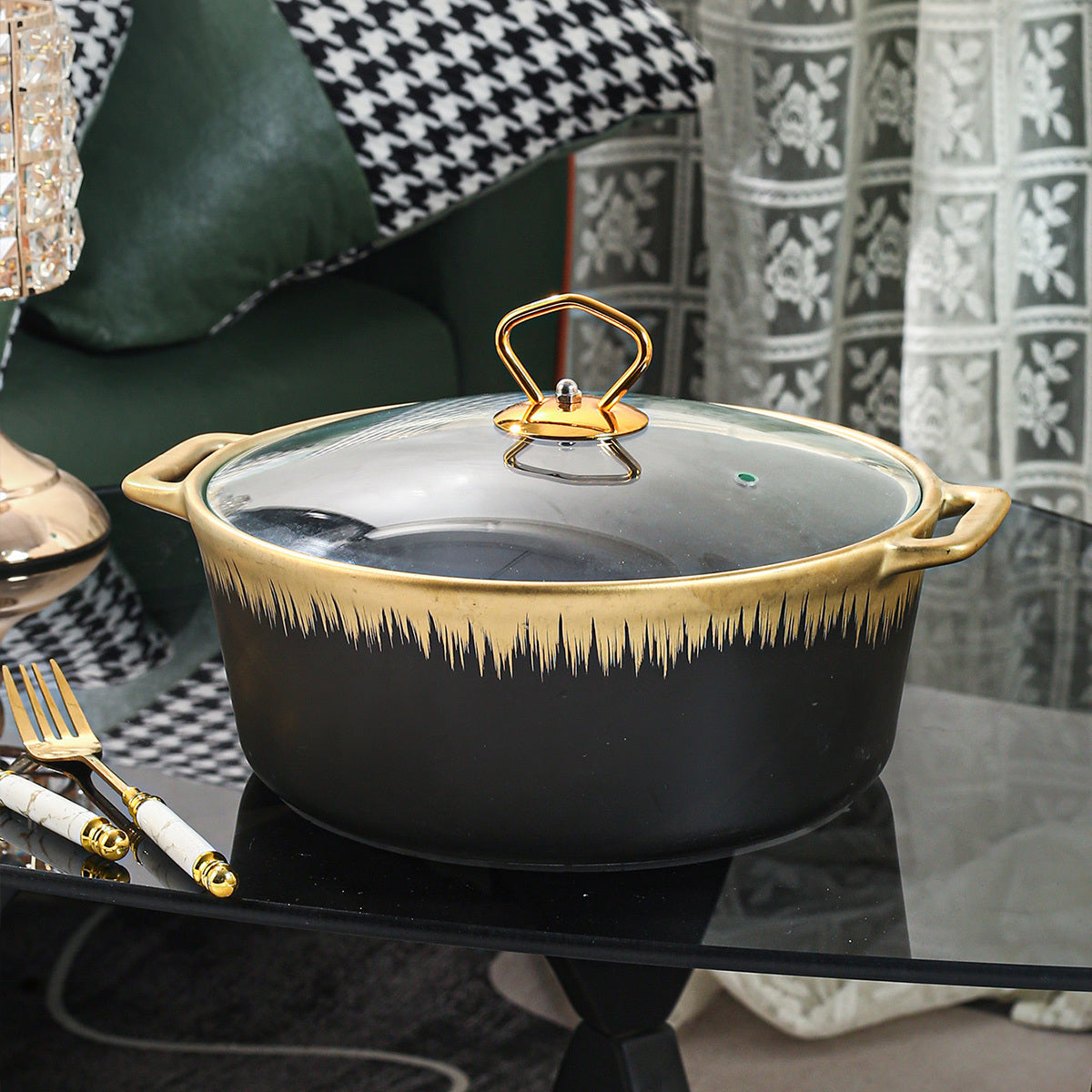 Ceramic Soup Pot with Lid, 3 Quart, Versatile for Kitchen and Dining