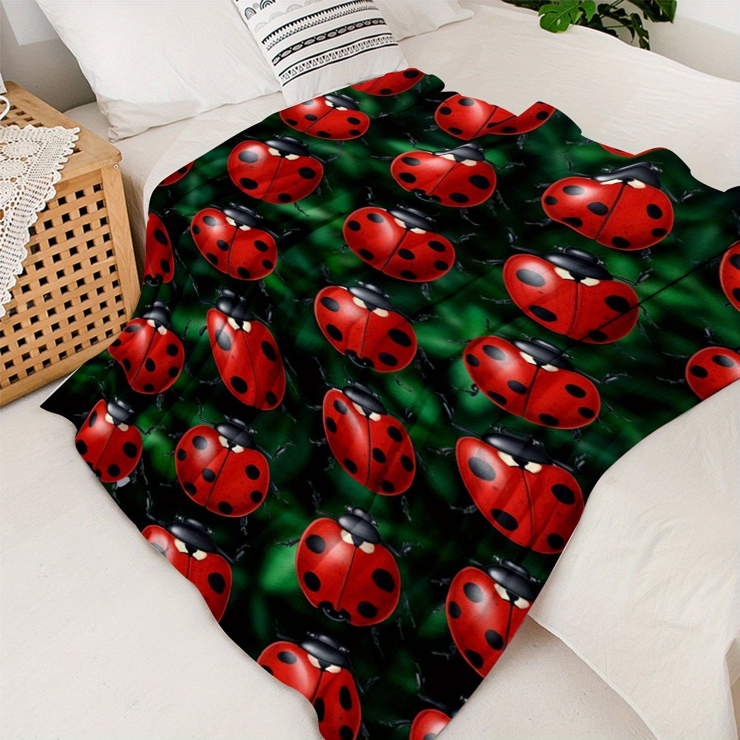 Ladybug Print Flannel Throw Blanket for Sofa Bed Travel All-Season Lightweight Polyester Knit