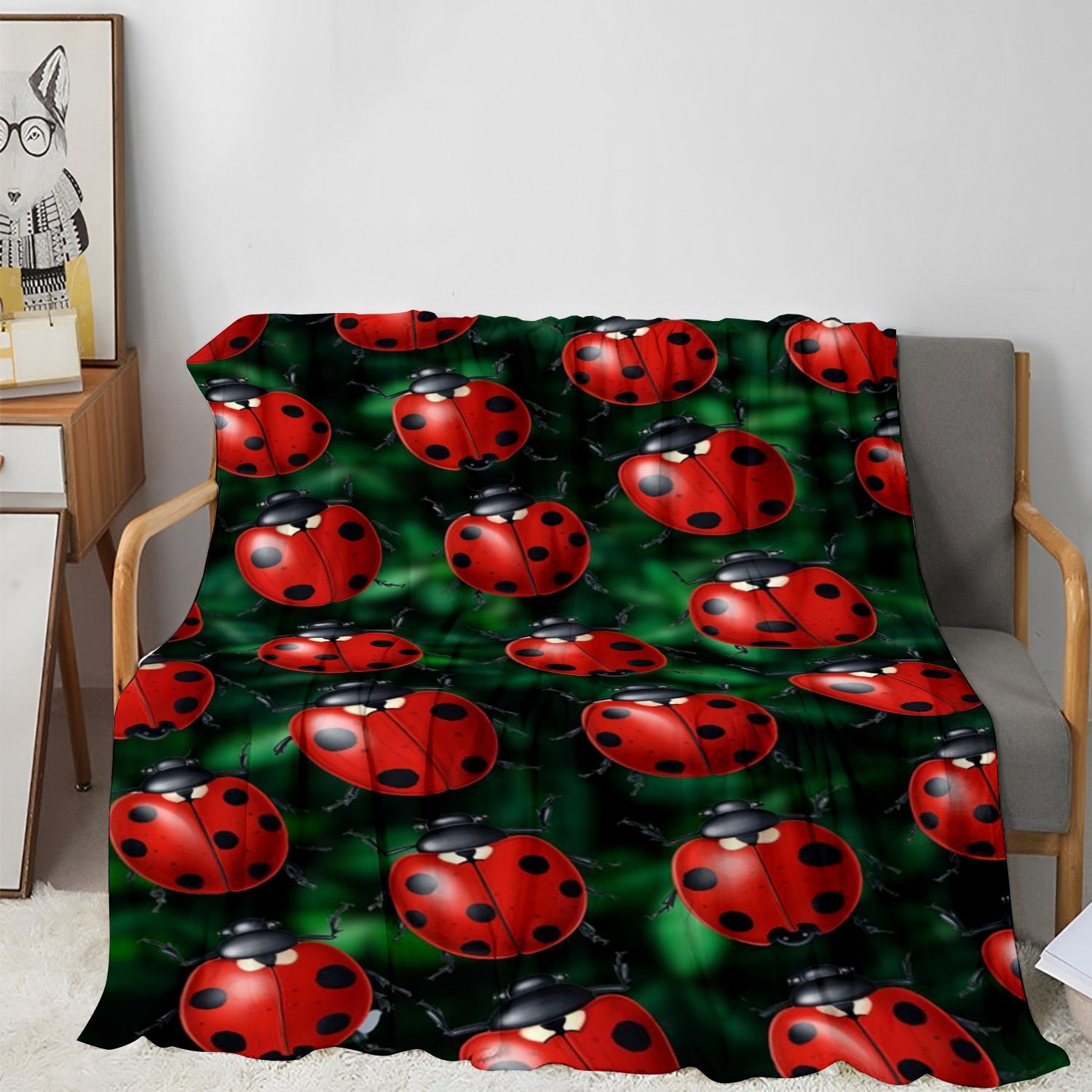 Ladybug Print Flannel Throw Blanket for Sofa Bed Travel All-Season Lightweight Polyester Knit
