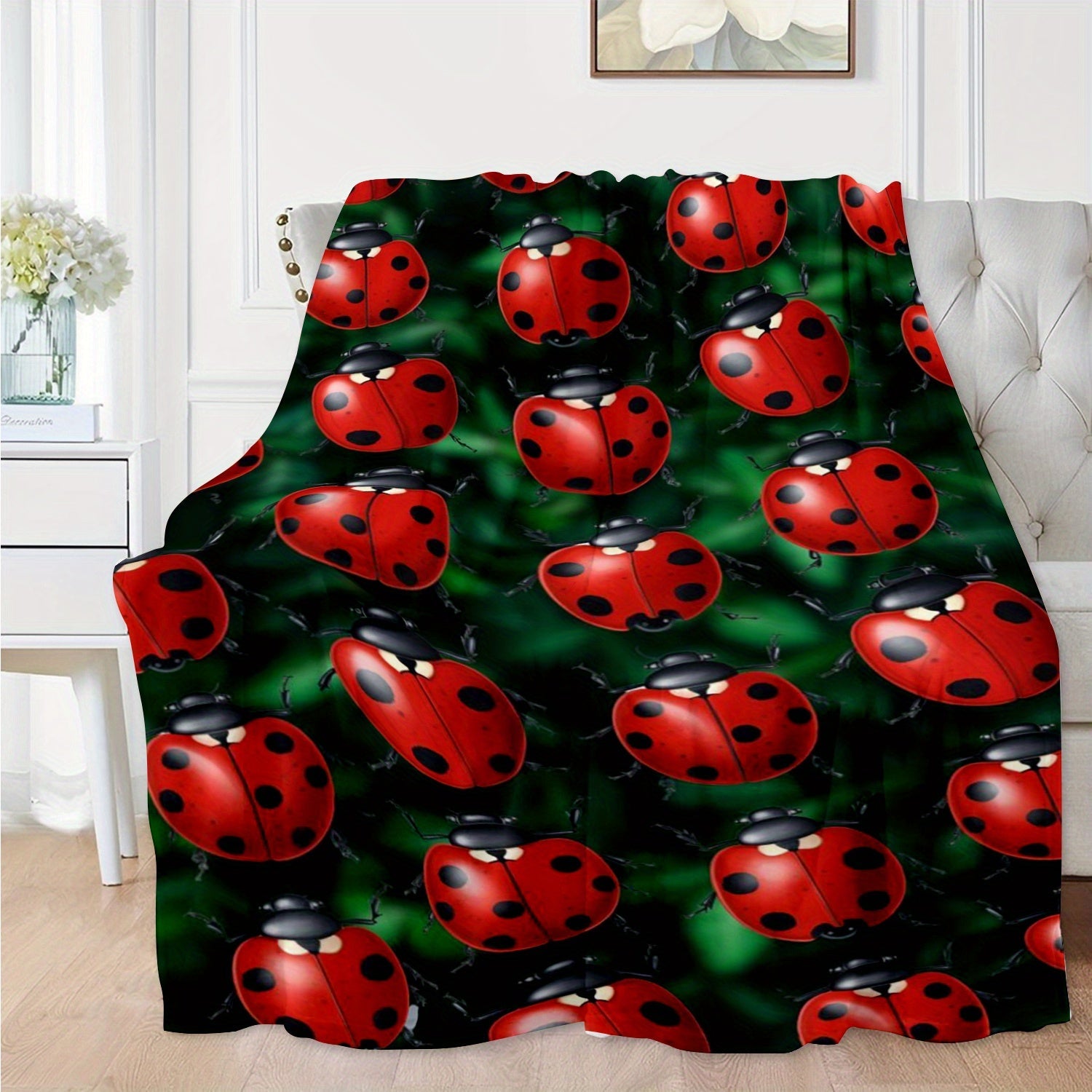 Ladybug Print Flannel Throw Blanket for Sofa Bed Travel All-Season Lightweight Polyester Knit