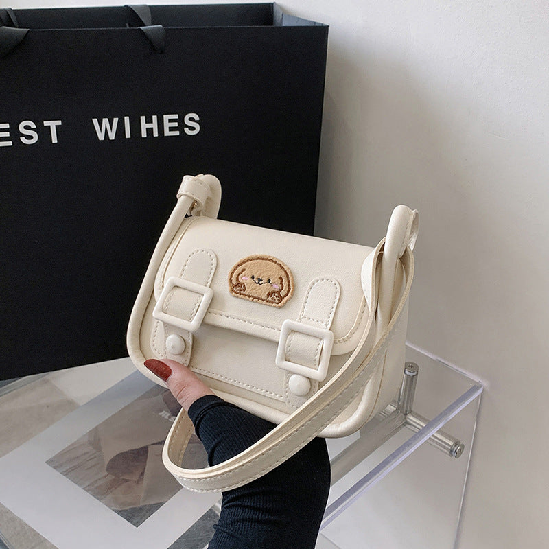 Ayollar uchun qora Kembridj shoulder sumkasi, ko‘p qirrali dizayni bilan