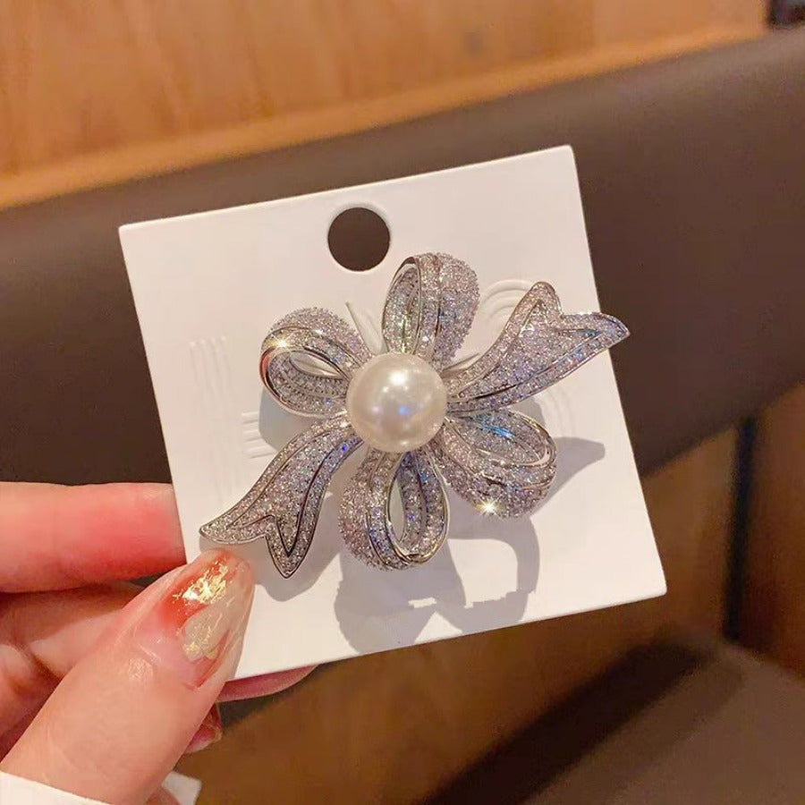 Elegant Pearl Brooch Flower Design for Women and Men Jewelry Accessory