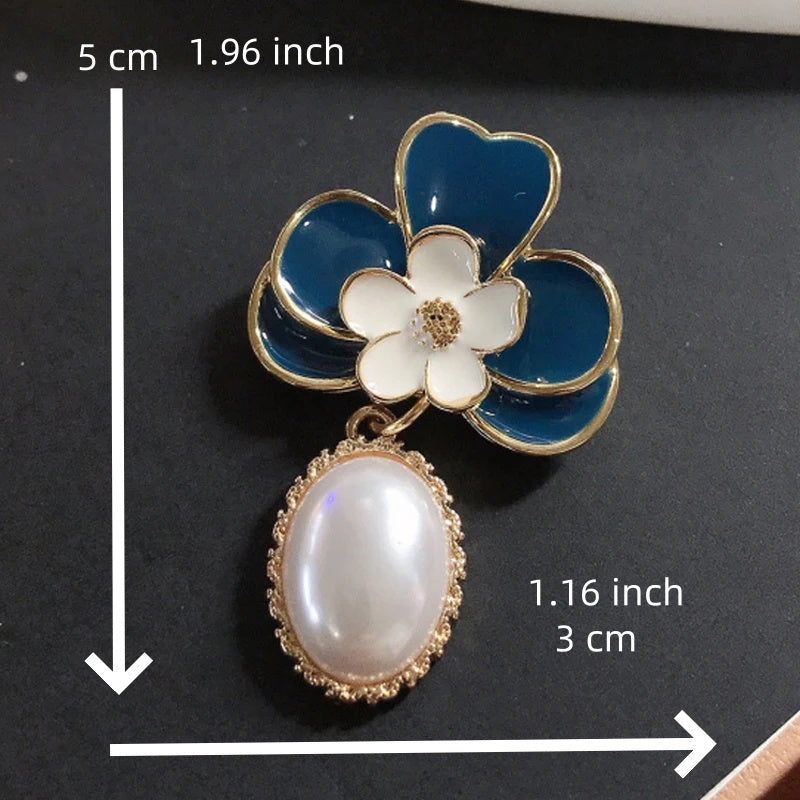 Women's Floral Brooch with Baroque Design for Party Outfits