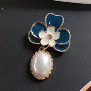 Women's Floral Brooch with Baroque Design for Party Outfits