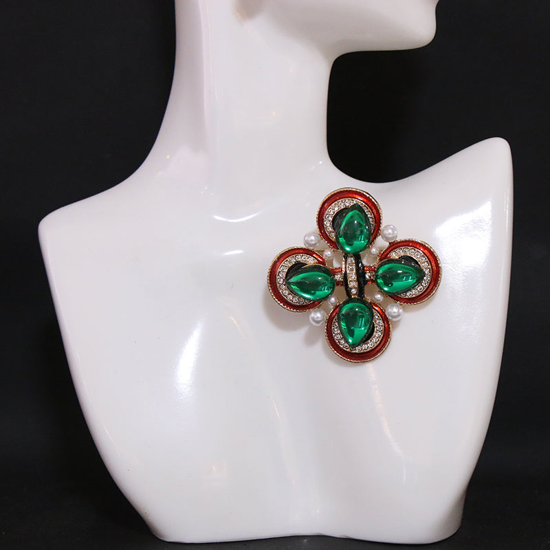 "Vintage Rhinestone Brooch Pin G'arbiy Xoch Dizayni, Shisha Marvaridlar va Noaniq Shakllar bilan bezatilgan, Hashamatli va Nafis Saroydan ilhomlangan Ko'rinish uchun"