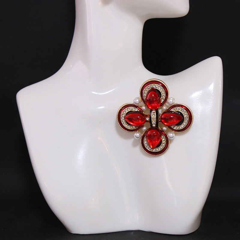 "Vintage Rhinestone Brooch Pin G'arbiy Xoch Dizayni, Shisha Marvaridlar va Noaniq Shakllar bilan bezatilgan, Hashamatli va Nafis Saroydan ilhomlangan Ko'rinish uchun"