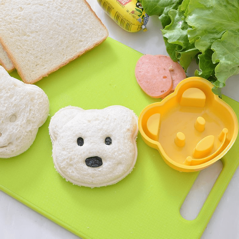 Plastic Bear-Shaped Sandwich Cutter for Creative Snacks and Breakfasts