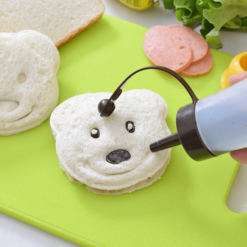 Plastic Bear-Shaped Sandwich Cutter for Creative Snacks and Breakfasts