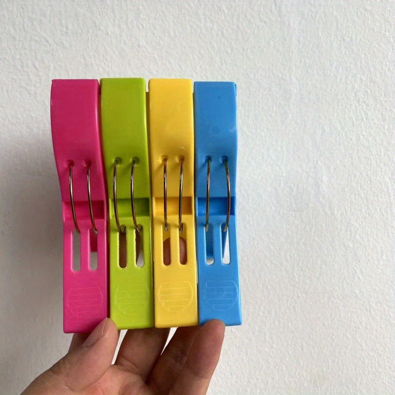 5 dona to'plami, jumladan, sumka qisqichlari, kiyimlar uchun sochiq quritish qisqichlari va paypoqlar va ichki kiyimlar uchun tutqichlar.