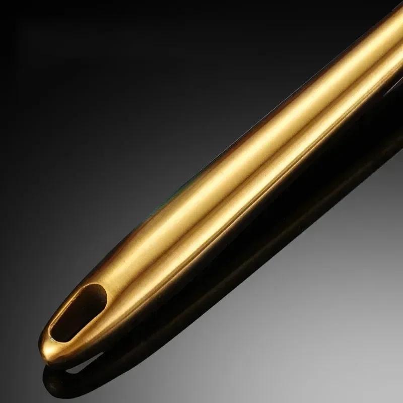 Zanglamaydigan po'latdan yasalgan qo'lda kartoshka maydalagich, sarimsoq bosgich va qovoq maydalagich bilan.