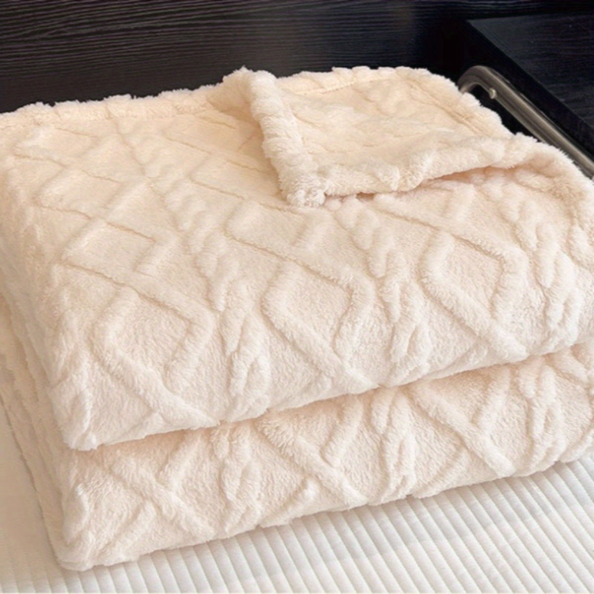 Cozy Green Geometric Taffeta Throw Blanket for All Seasons