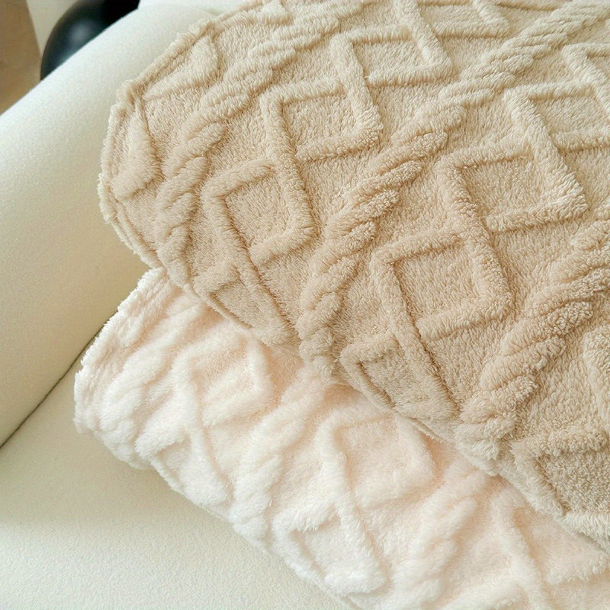 Cozy Green Geometric Taffeta Throw Blanket for All Seasons