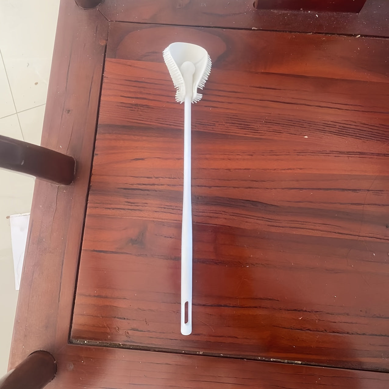 Uzun tutqichli yig'iladigan stakan cho'tkasi, suv idishlari va bo'shliqlar uchun yumshoq silikon tikanlar bilan