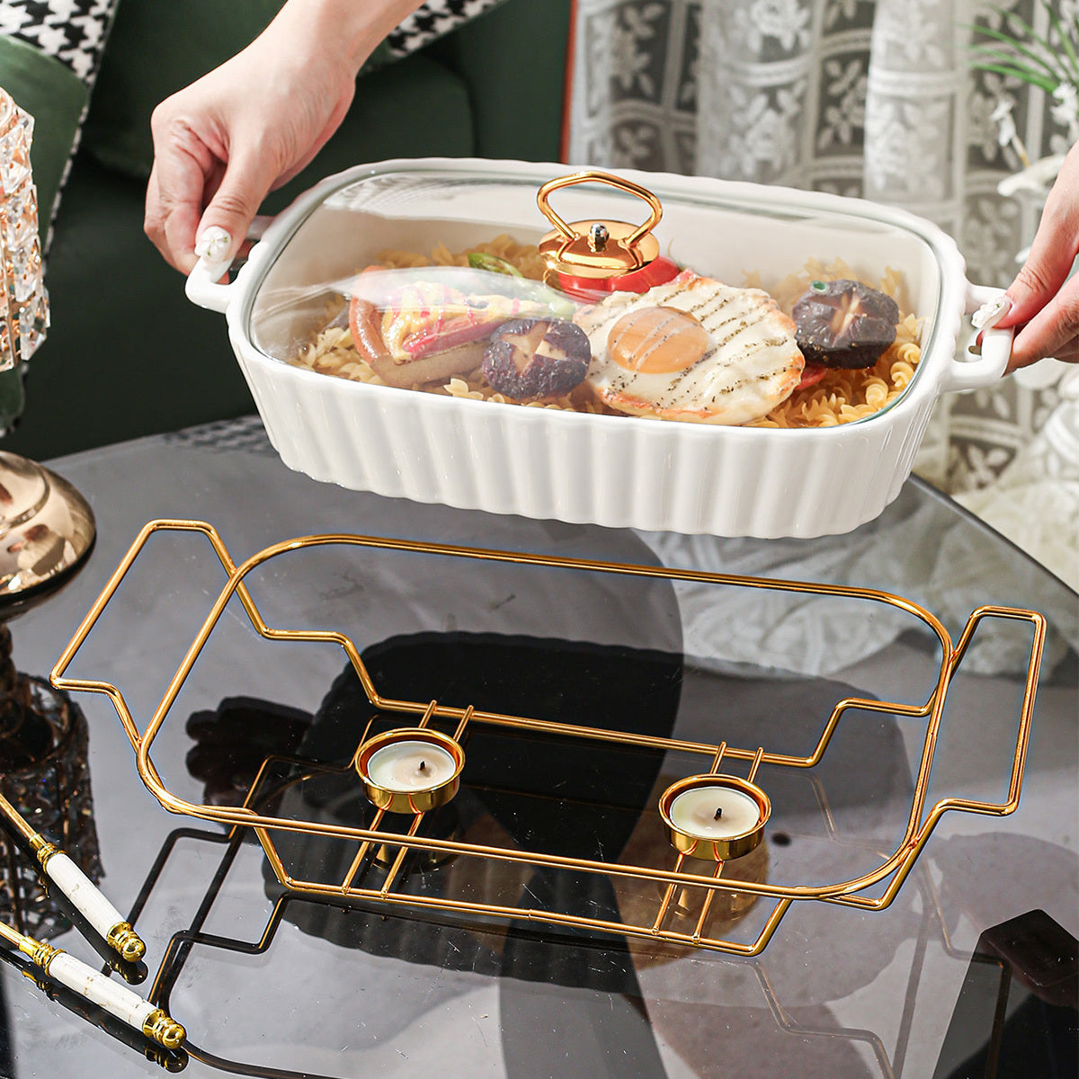 Керамический набор тарелок с супницей, крышкой, железной рамой и песчаной тарелкой для домашних кухонных принадлежностей на вечеринку.