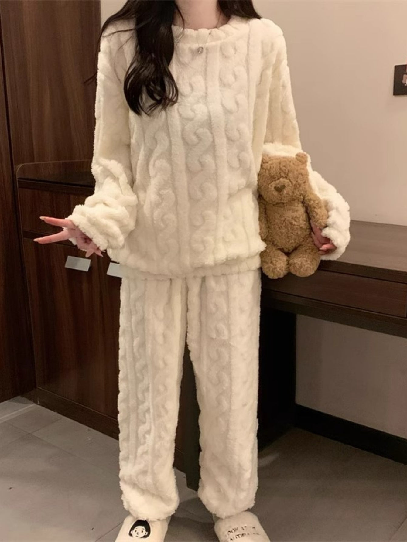 Girls' Fall Winter Coral Velvet Jacquard Pajama Set with Padded Top and Pants