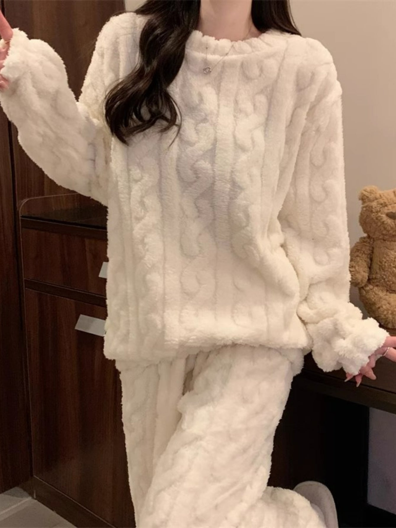 Girls' Fall Winter Coral Velvet Jacquard Pajama Set with Padded Top and Pants