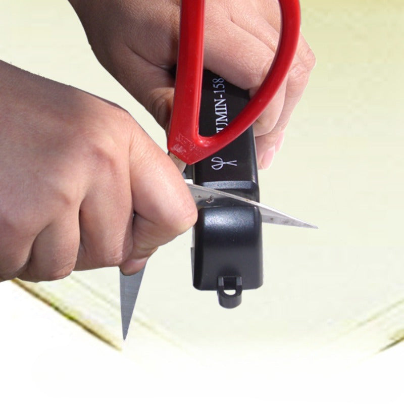 FUMIN-158 Qoʻllanma oshxona pichogʻini silliqlash qurilmasi, kundalik oshxona foydalanishi uchun olib tashlanadigan maydalash boshiga ega, bardoshli plastmassadan tayyorlangan.