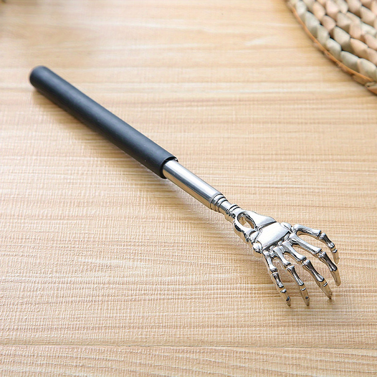 Extendable Stainless Steel Back Scratcher with Skeleton Hand Design, Adjustable Length 19.05cm to 69.85cm