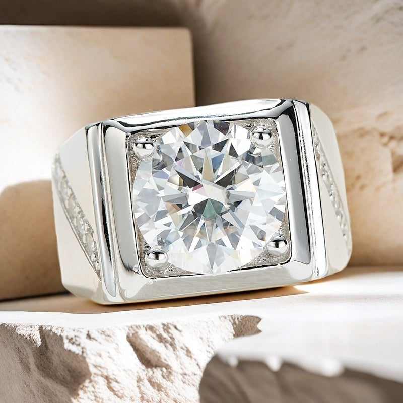 Vintage va nafis, bu 18K oltin qoplamali 925 kumush Moissanite to'y uzugi 2/5 karatlik bitta toshni o'z ichiga oladi. To'ylar va har kuni kiyish uchun mukammal, bu uzuk ajoyib Rojdestvo sovg'asi bo'lib, albatta qadrlanadi.