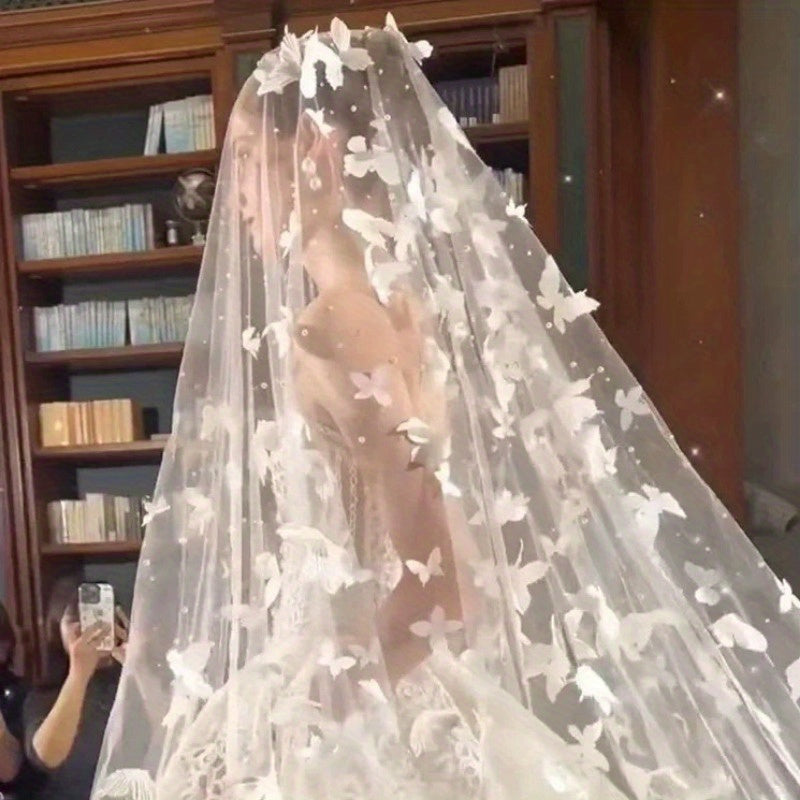 Velo de novia con adornos de mariposa y detalles de perlas para vestido de boda