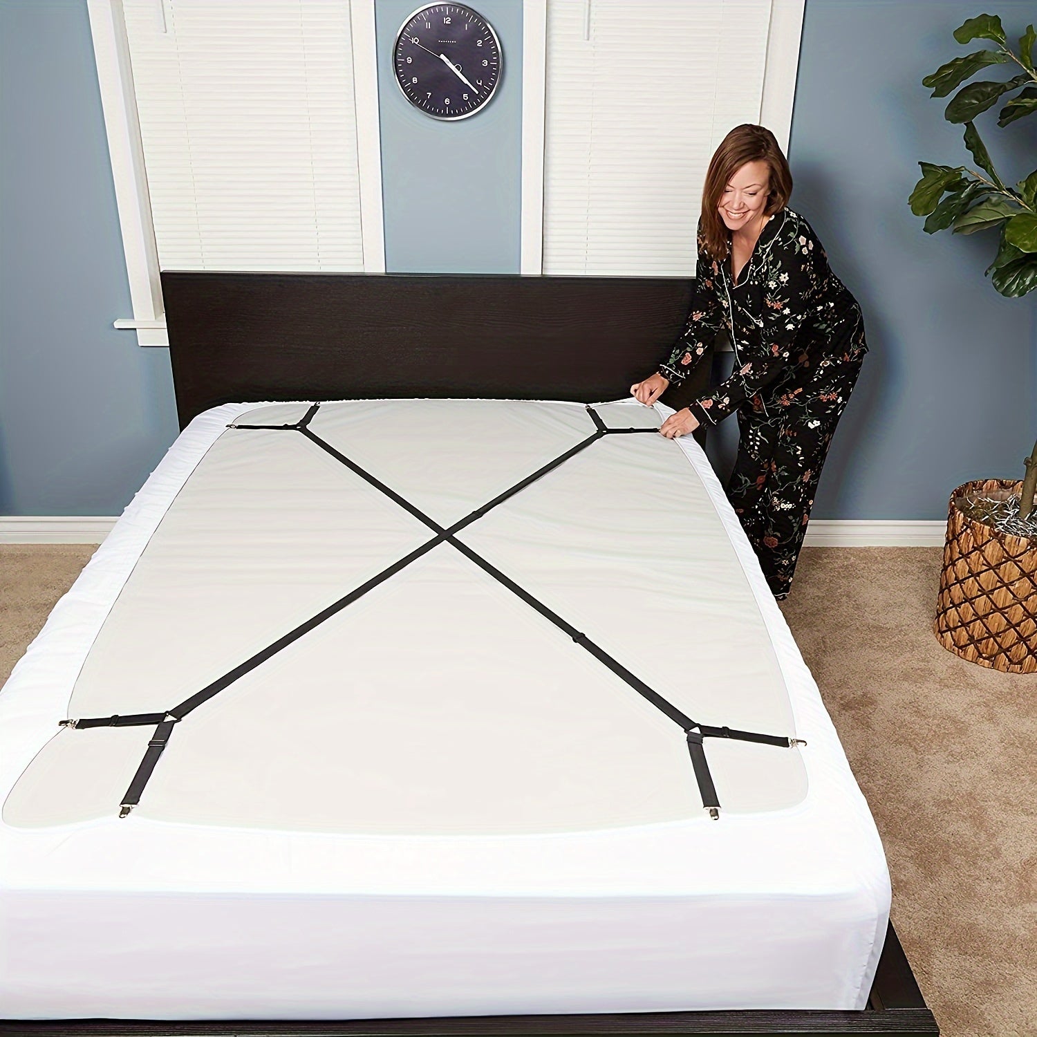 Qora oq sozlanadigan yotoq qoplami uchun elastik kliplar va straplar, mos keladigan tekis yostiq qoplami uchun