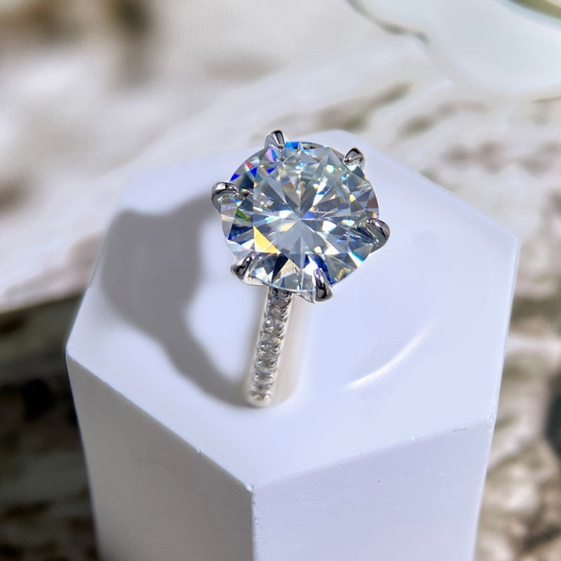 10 Ct Moissanite solitaire uzuk, sterling kumush, 18K oltin qoplamali, tishli o'rnatish