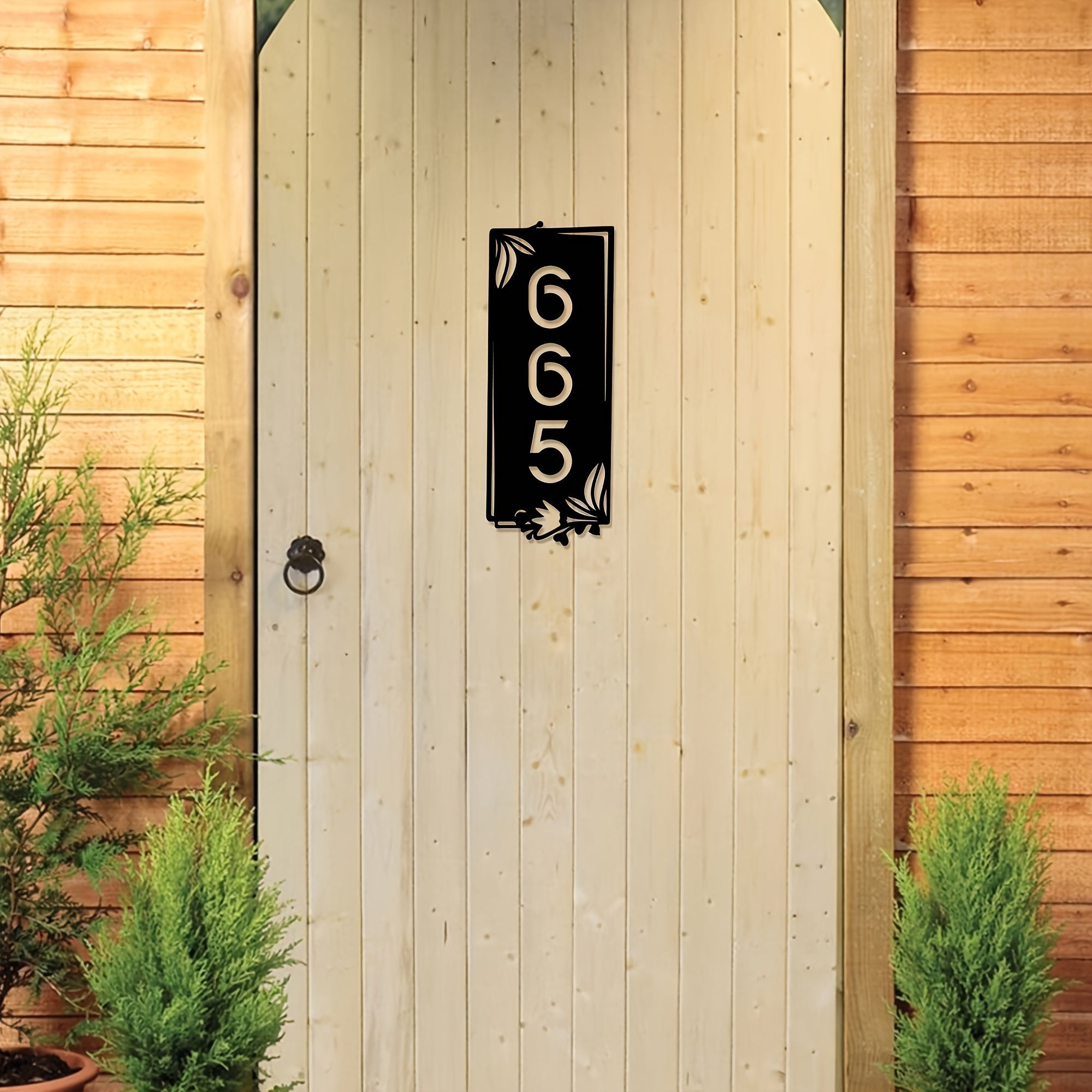 Oila ismi bilan moslashtirilgan metall belgi qora rangda - uy, yashash xonasi va patio dekoriga zamonaviy tuyg'u qo'shadi