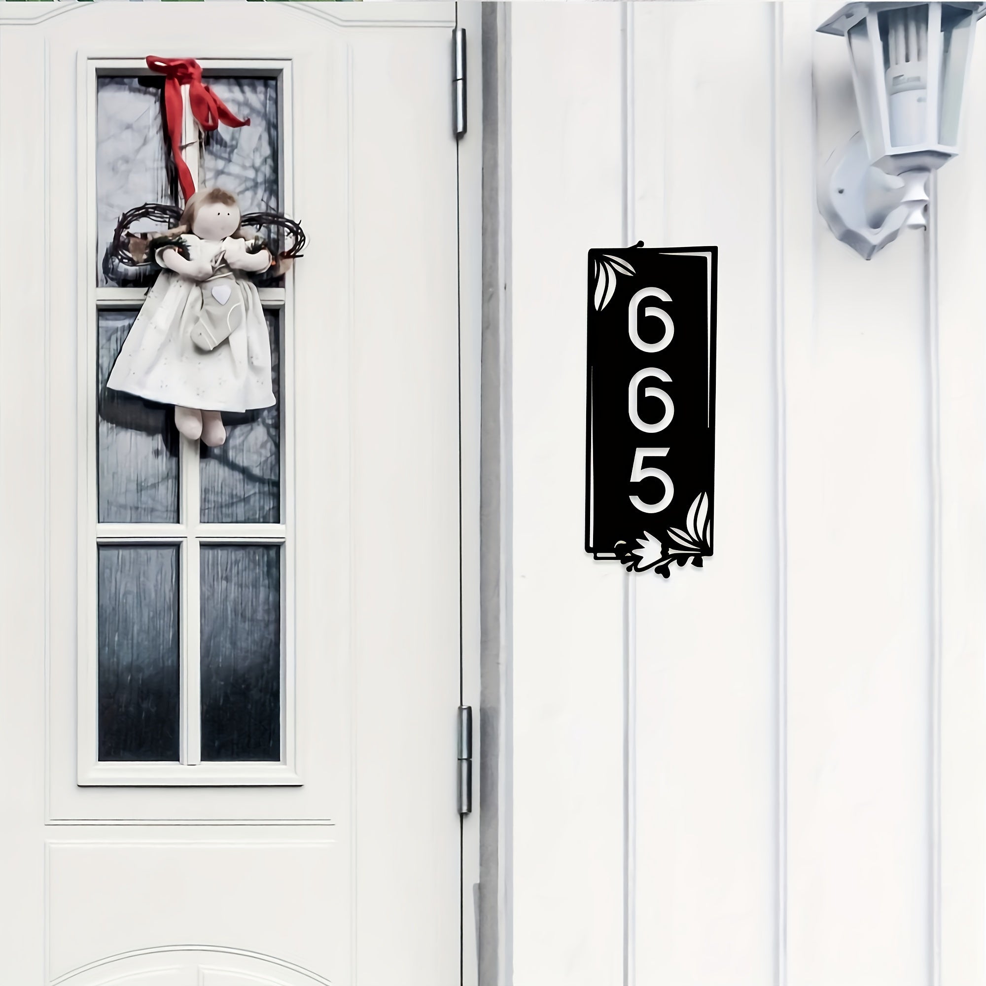 Oila ismi bilan moslashtirilgan metall belgi qora rangda - uy, yashash xonasi va patio dekoriga zamonaviy tuyg'u qo'shadi