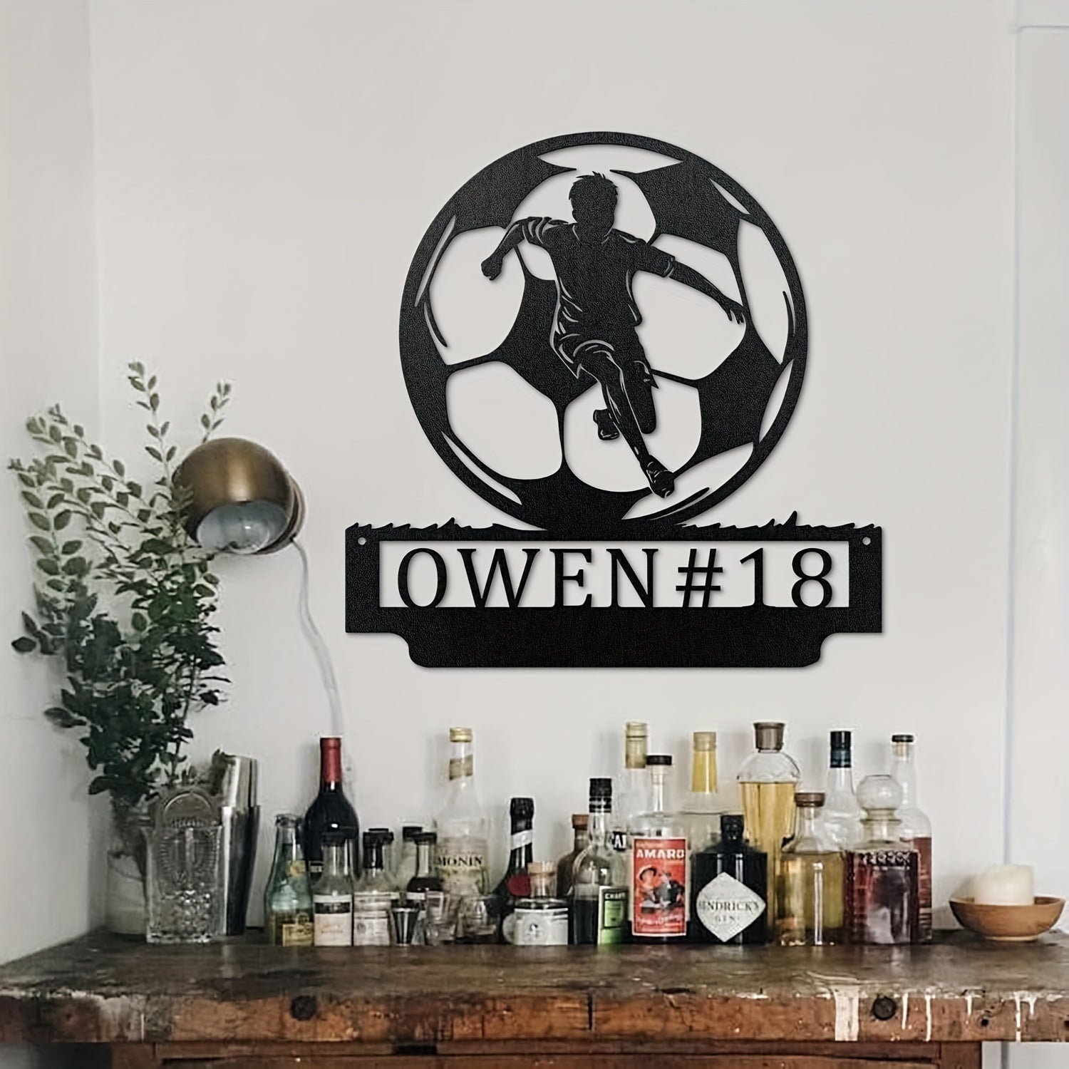 Shaxsiylashtirilgan Futbolchi Metall Eshik Qopqog'i Devor Bezaklari - Sport Mavzusidagi Temir San'at, Ism va Raqam bilan Moslashtirilgan, O'smir Yotoqxonalari, Erkaklar Burchaklari va Partiyalar uchun Mukammal, Qora Rangda - 14+ Yoshlar uchun Mos