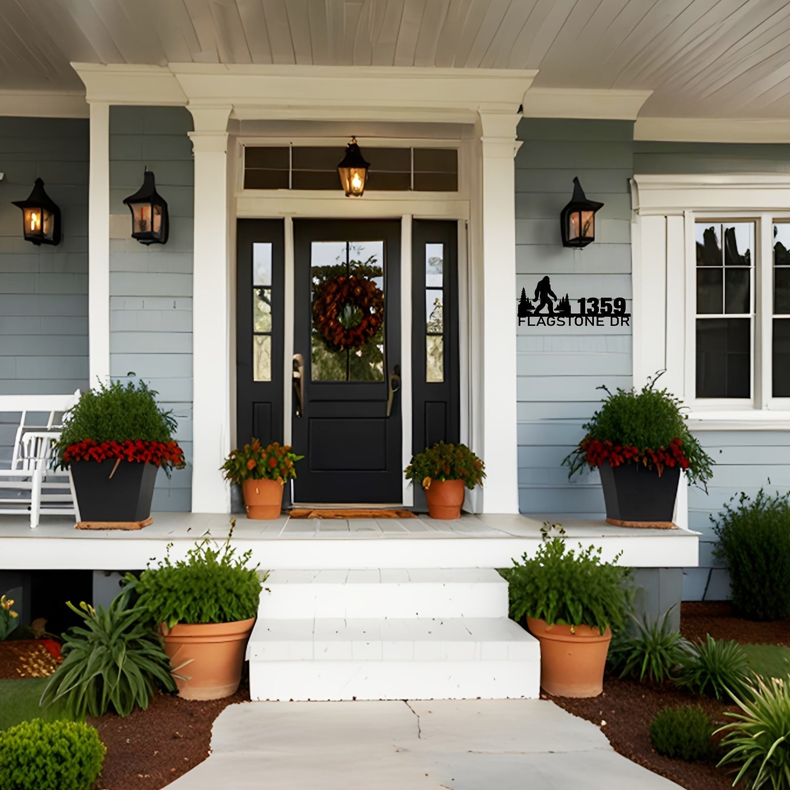 Tog'li uylar uchun shaxsiylashtirilgan metall manzil plakat - Maxsus Sasquatch o'rmon dizayni - Ajoyib uyga ko'chish sovg'asi - Devorga yoki yuzaga o'rnatish uchun oson o'rnatish - Qora qoplama