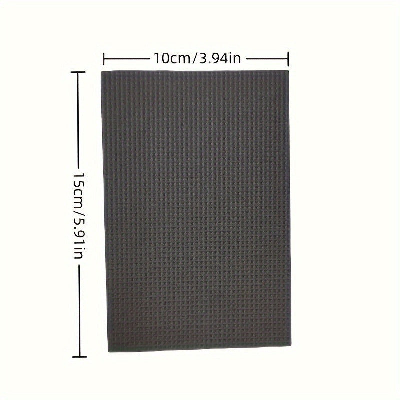 Yerlaringizni himoya qiling va shovqinni kamaytiring, bu ikki o'z-o'zidan yopishadigan sirpanmaydigan mebel padlari bilan. Polirovka qilingan metall yuzasi va vinil materialdan tayyorlangan bu padlar stul, divan va skameyka oyoqlari uchun mukammaldir.